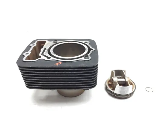 Engine Cylinder Jug W Piston Rear 2000 Victory V92C 2907A x