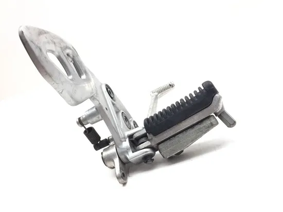 Right Rearset Brake Bracket Foot Peg 2001 Suzuki Hayabusa Busa GSX1300R 3011A