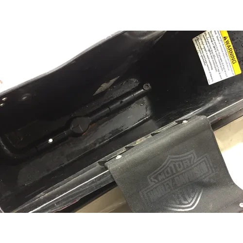 Right Saddlebag 1998 Harley-Davidson Road King FLHR 3048 PARTS 5