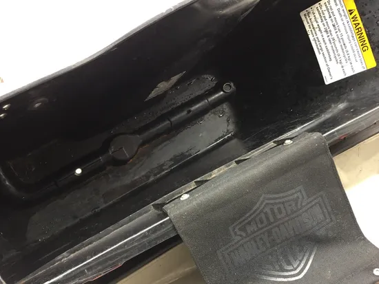 Right Saddlebag 1998 Harley-Davidson Road King FLHR 3048 PARTS