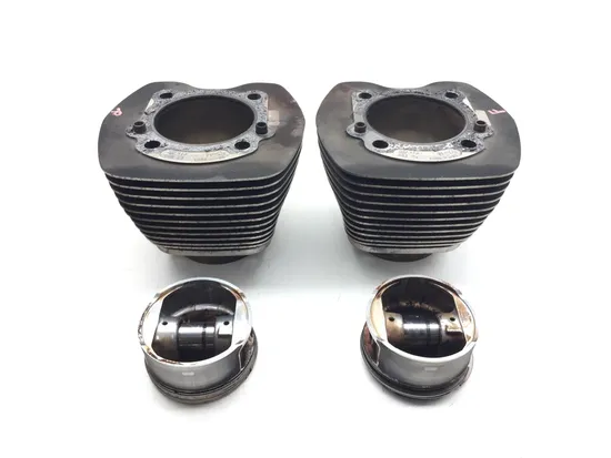 Front Rear Cylinder Jugs w Pistons 2005 Electra Glide Classic FLHTCI 3071 x