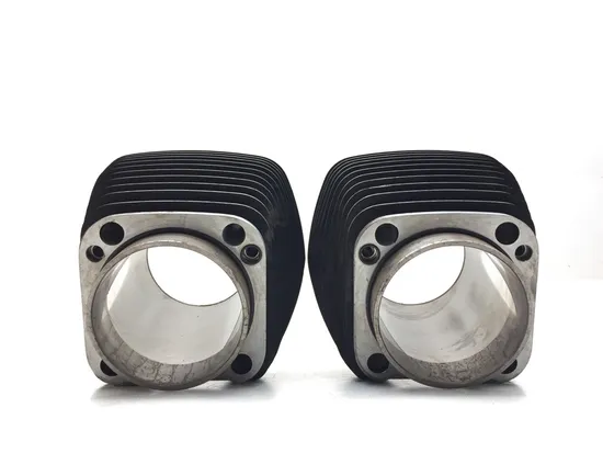 Front Rear Cylinder Jugs w Pistons 2006 Harley Road King Custom FLHRS 3086 x