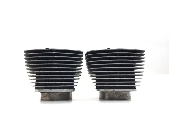 Front Rear Cylinder Jugs w Pistons 2006 Harley Road King Custom FLHRS 3086 x