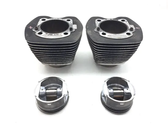 Front Rear Cylinder Jugs w Pistons 2006 Harley Road King Custom FLHRS 3086 x