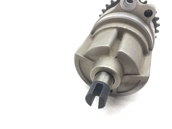 Engine Oil Pump Assembly 2005 Suzuki Boulevard C50 3111