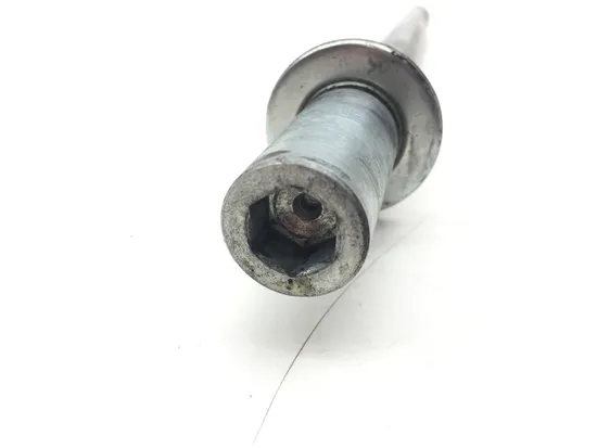 Front Wheel Axle 2005 Suzuki Boulevard C50 3111