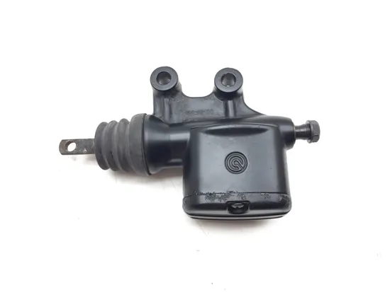 Rear Brake Master Cylinder 2009 Harley-Davidson Road King FLHR 3135 x
