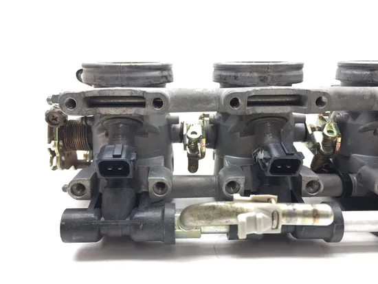 Throttle Body with Injectors 2003 Suzuki Hayabusa GSX1300R 3159 x