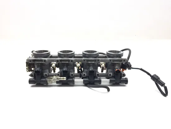 Throttle Body with Injectors 2003 Suzuki Hayabusa GSX1300R 3159 x