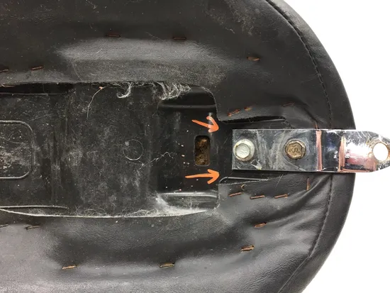 Seat 2005 Harley-Davidson Sportster 1200 Custom XL1200C 3157 x