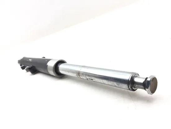 Front Forks Tubes Legs 2006 Harley-Davidson Road King EFI FLHRI 3170 x