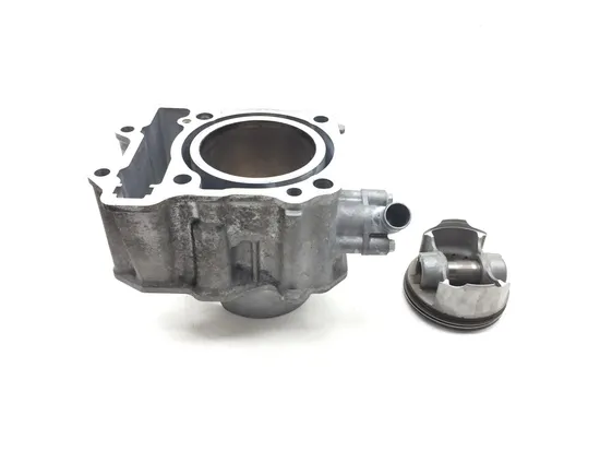 Engine Cylinder Jug W Piston 2011 Suzuki Burgman 400 AN400A ABS 3120