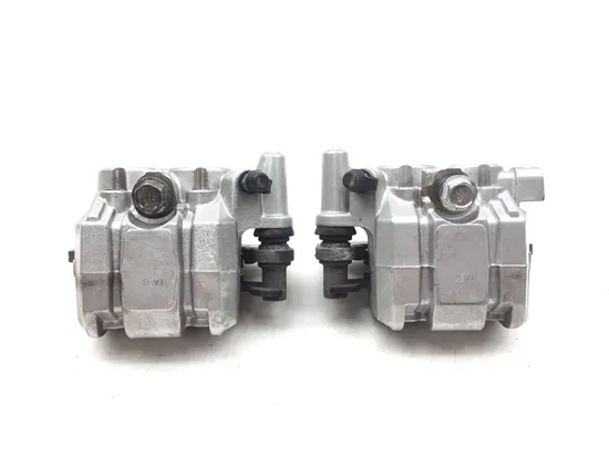 Left Right Front Brake Calipers Pads Set 2011 Suzuki Burgman 400 AN400A ABS 3120