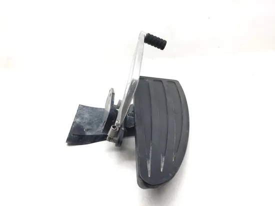 Right Floorboard With Brake Pedal 2013 Victory Cross Roads Classic 3163 x