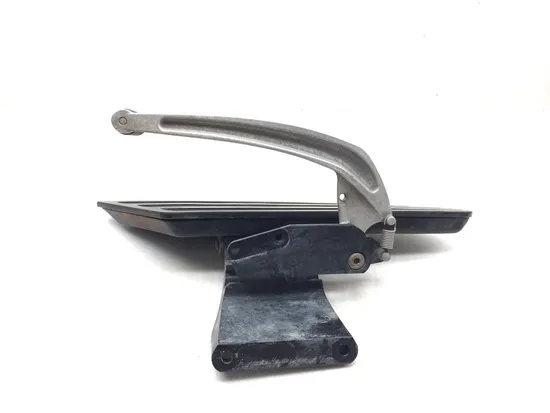 Right Floorboard With Brake Pedal 2013 Victory Cross Roads Classic 3163 x