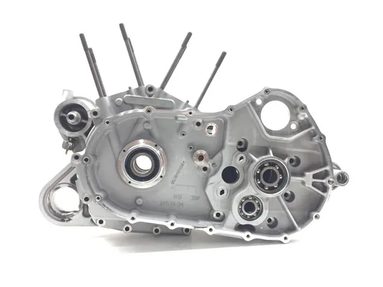 Engine Left Right Center Cases 2004 Harley Sportster 883 Custom XL883C 3191 x