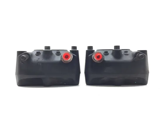 Left Right Front Brake Calipers Pads Set 2004 Harley Electra Glide FLHTI 3199 3