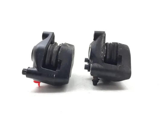 Left Right Front Brake Calipers Pads Set 2004 Harley Electra Glide FLHTI 3199 4