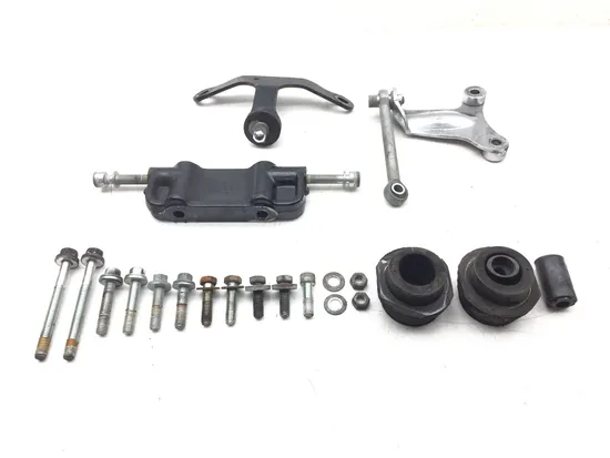 Engine Motor Mounts 2010 Harley-Davidson Road King Classic FLHRC 3200