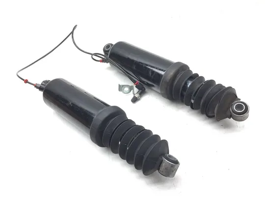 Rear Air Shocks Suspension 2010 Harley-Davidson Road King Classic FLHRC 3200 x