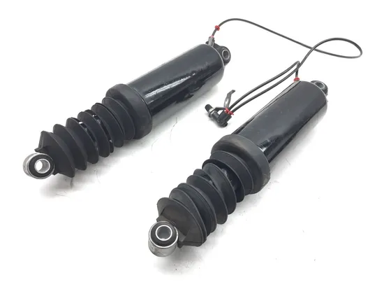 Rear Air Shocks Suspension 2010 Harley-Davidson Road King Classic FLHRC 3200 x