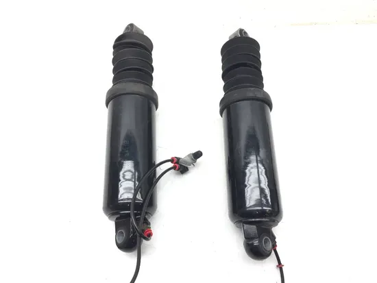 Rear Air Shocks Suspension 2010 Harley-Davidson Road King Classic FLHRC 3200 x