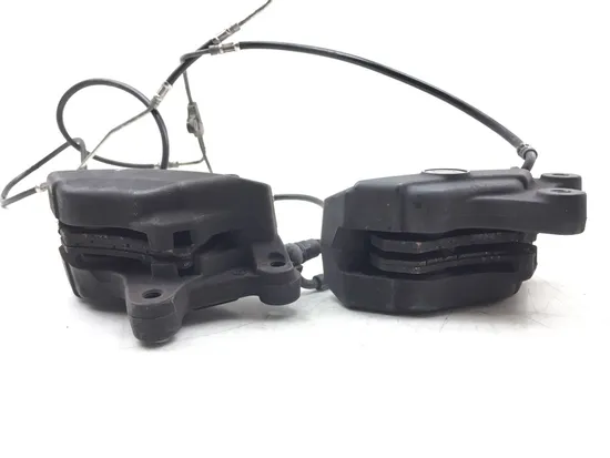 Left Right Front Brake Calipers Pads Set 2010 Harley Road King Classic FLHRC 3200