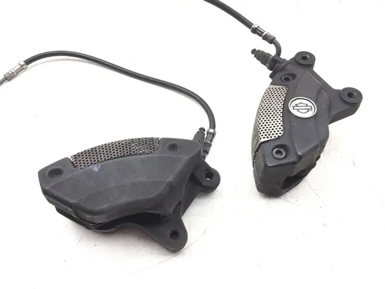 Left Right Front Brake Calipers Pads Set 2010 Harley Road King Classic FLHRC 3200