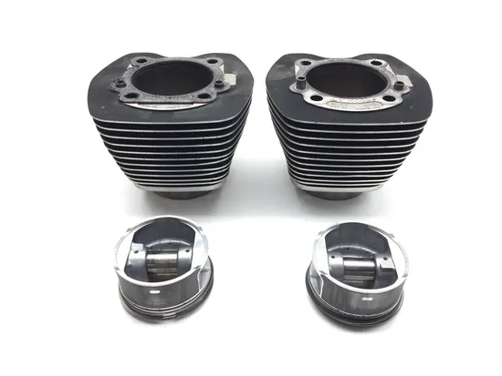 Front Rear Cylinder Jugs w Pistons 2004 Harley Road King Custom FLHRS 3220 1