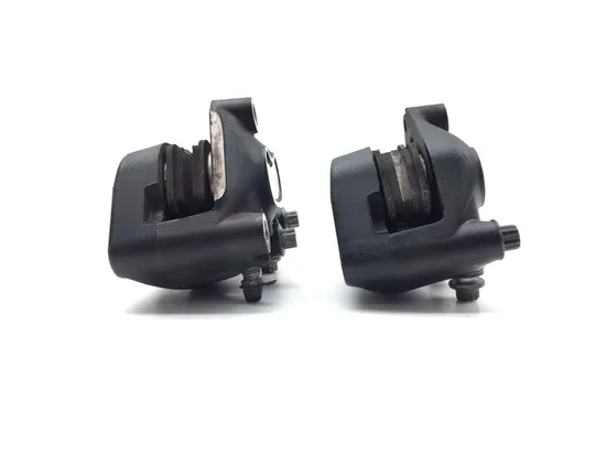 Left Right Front Brake Calipers Pads Set 2004 Harley Road King Custom FLHRS 3220