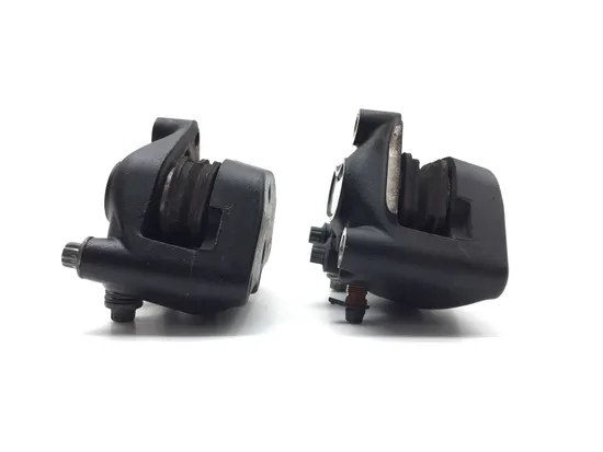 Left Right Front Brake Calipers Pads Set 2004 Harley Road King Custom FLHRS 3220