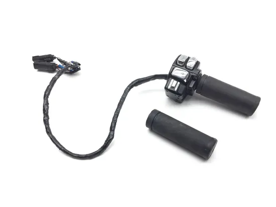 Right Control Switch 2011 Harley-Davidson Road King Classic FLHRC 3226 x