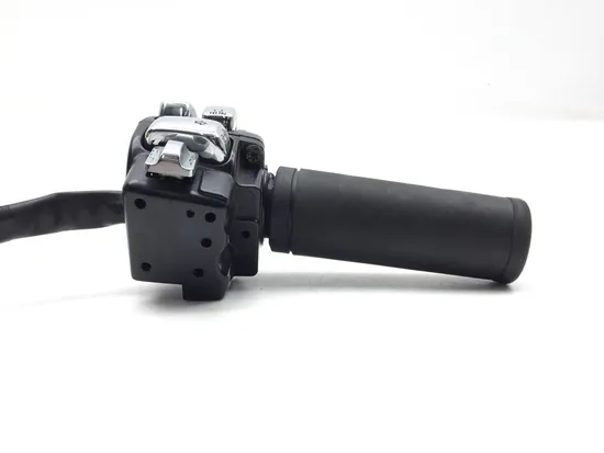 Right Control Switch 2011 Harley-Davidson Road King Classic FLHRC 3226 x 3