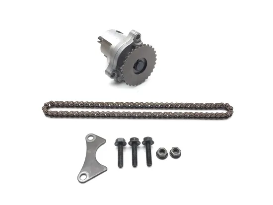 Engine Oil Pump Assembly 2007 Suzuki Boulevard C50B 3262