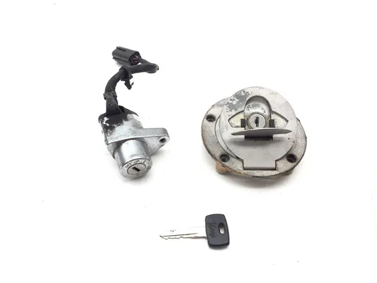 Lockset Ignition Key Gas Cap 2005 Victory Vegas 3294x