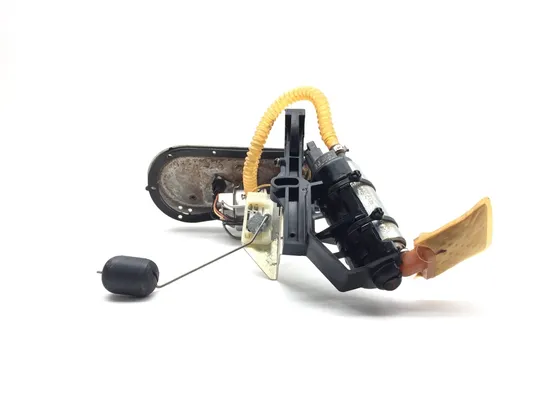 Gas Fuel Tank Pump 2004 Harley-Davidson Road King EFI FLHRI 3304