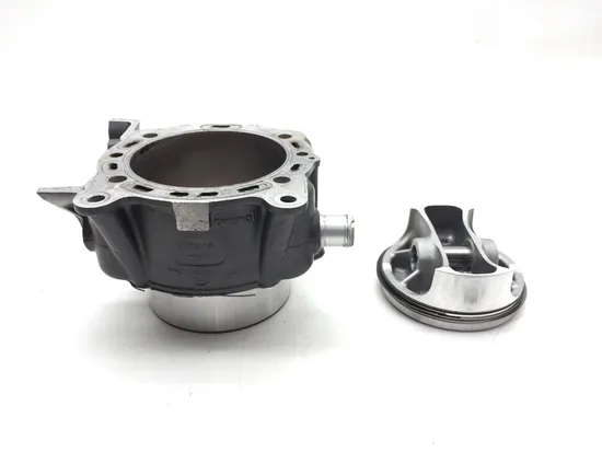 Engine Cylinder Jug W Piston Front 2010 Ducati Streetfighter 3320 x