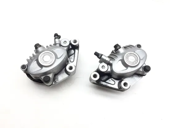 Left Right Front Brake Caliper Set 2007 Harley Sportster 1200 Roadster 3363