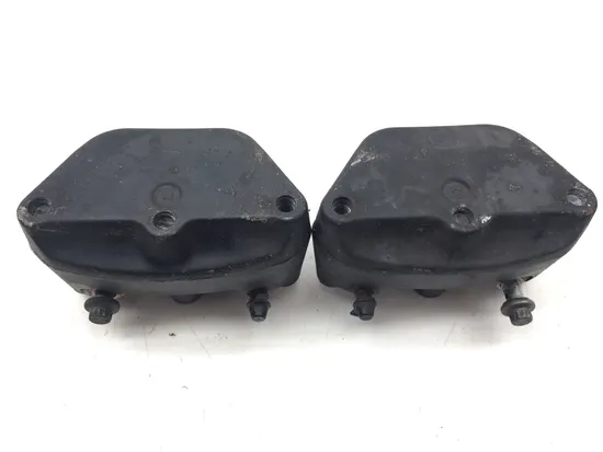 Left Right Front Brake Calipers Pads Set 2005 Harley Road King Classic 3336