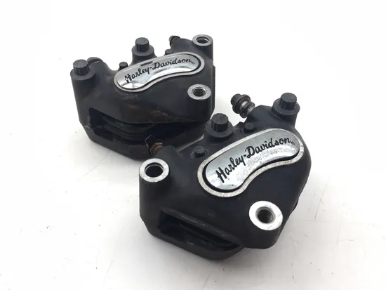 Left Right Front Brake Calipers Pads Set 2005 Harley Road King Classic 3336