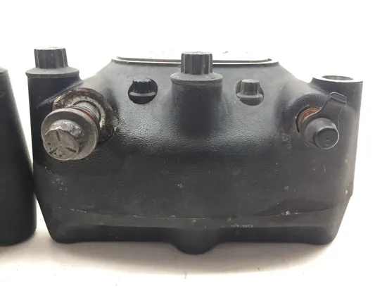 Left Right Front Brake Calipers Pads Set 2005 Harley Road King Classic 3336