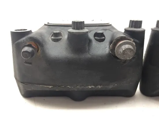 Left Right Front Brake Calipers Pads Set 2005 Harley Road King Classic 3336