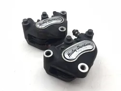 Left Right Front Brake Calipers Pads Set 2005 Harley Road King Classic 3336