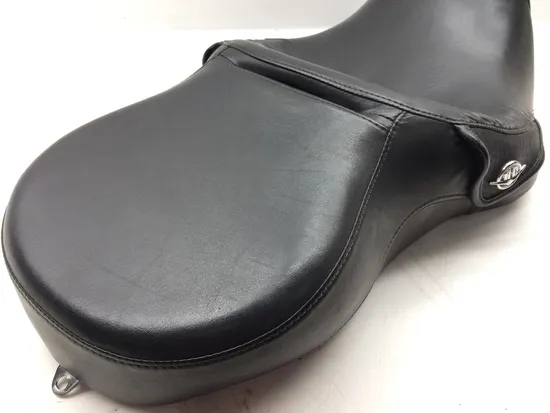 Seat W Back Cushion 2005 Harley-Davidson Road King Classic EFI FLHRCI 3336 x