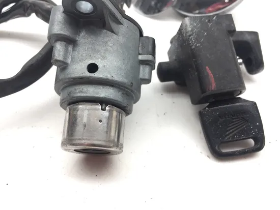 Lockset Ignition Key Steering Lock 2005 Honda Shadow Sabre 1100 VT1100C2 3353