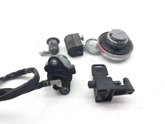 Lockset Ignition Key Steering Lock 2005 Honda Shadow Sabre 1100 VT1100C2 3353