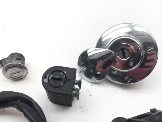 Lockset Ignition Key Steering Lock 2005 Honda Shadow Sabre 1100 VT1100C2 3353