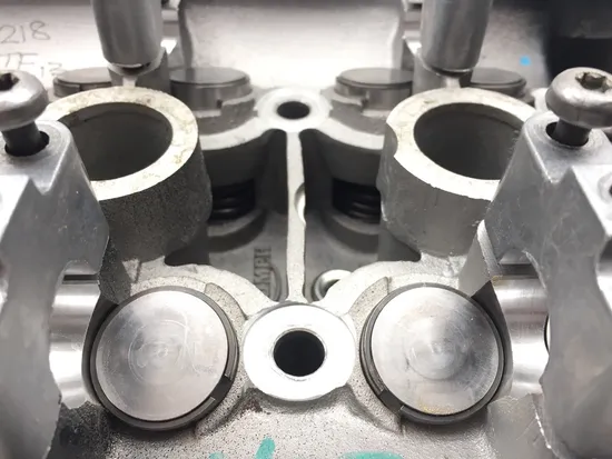 Engine Cylinder Head Complete W Valves 2001 Triumph Speed Triple 3373 x