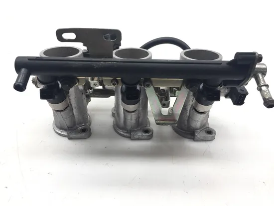 Throttle Body with Injectors 2001 Triumph Speed Triple 3373
