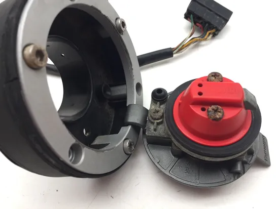 Lockset Ignition Tank Gas Cap Key 2001 Triumph Speed Triple 3373